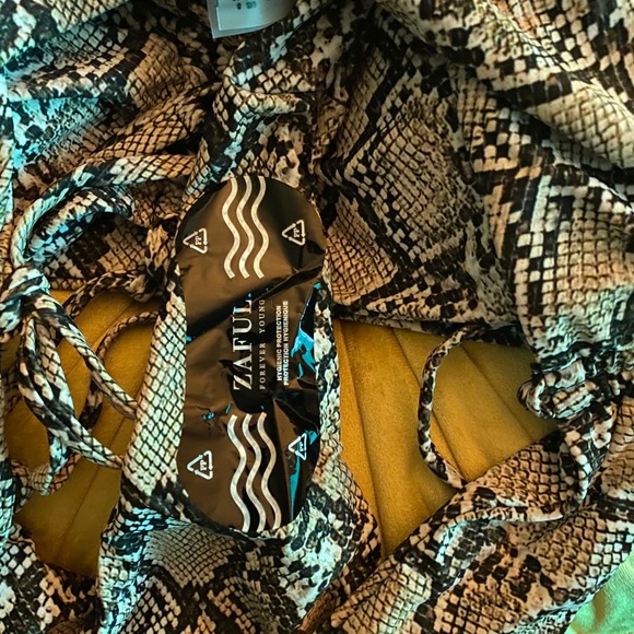 Brand new two-piece swimsuit - Picture 4 of 5